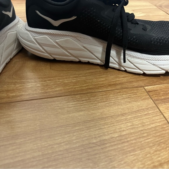 HOKA Arahi 7 Running Shoes – Women’s Size 7.5 – Black/White - Picture 7 of 10
